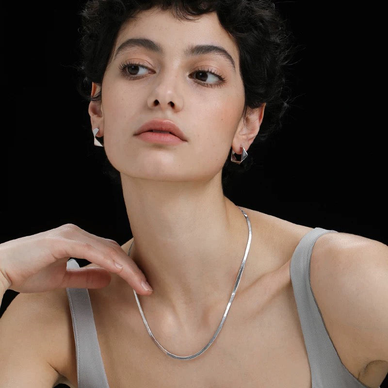 Minimalist snake chain choker Necklace waterproof worn by a model, showcasing its shine and elegance.