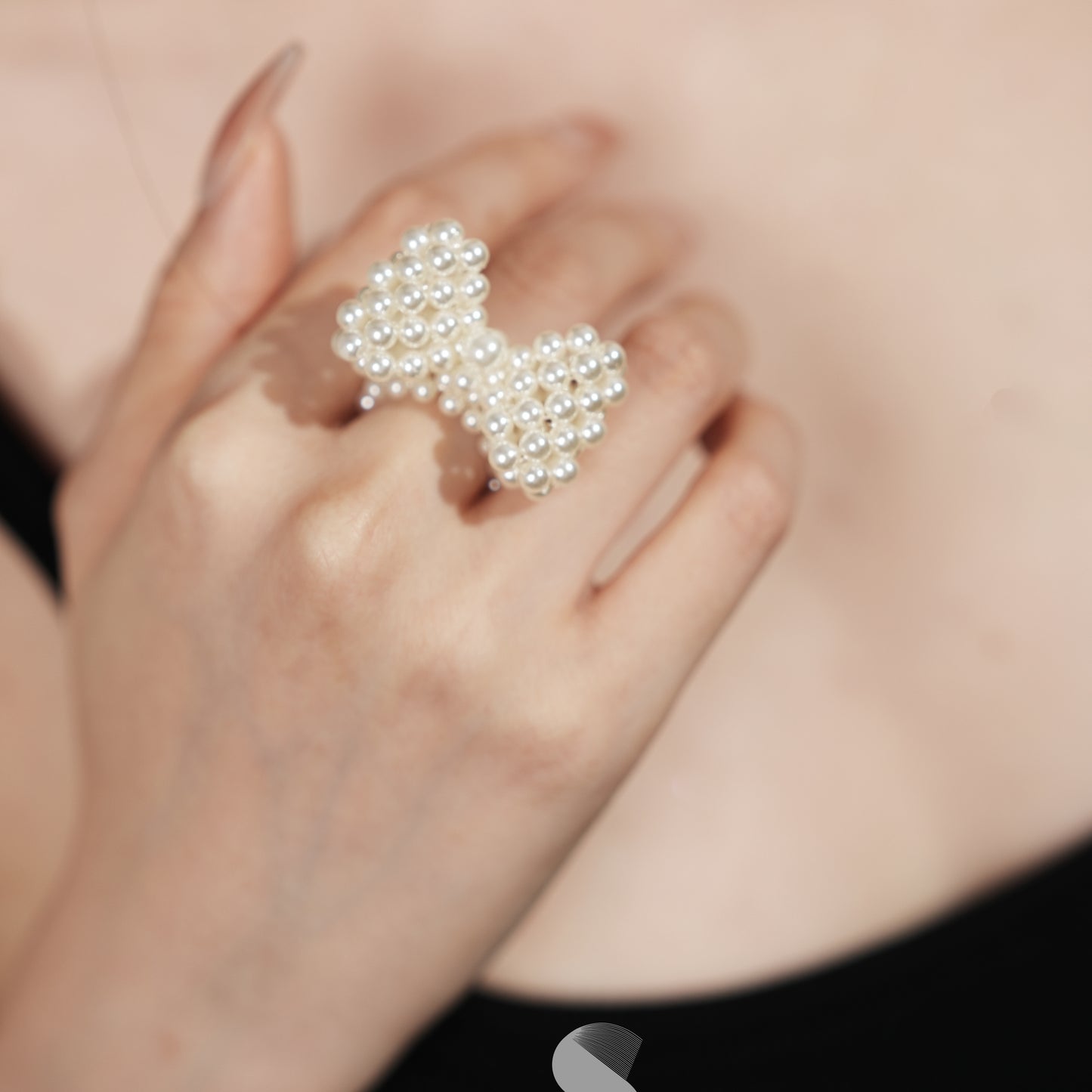 Pearl Bow Ring – Adjustable Elastic Design